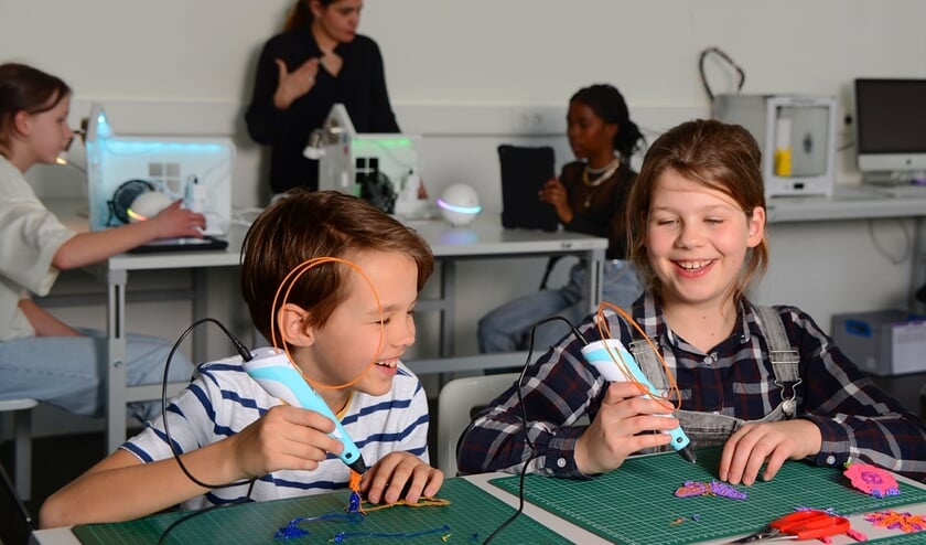 <p>Kinderen hebben plezier op de maakdagen. Eigen foto, </p>