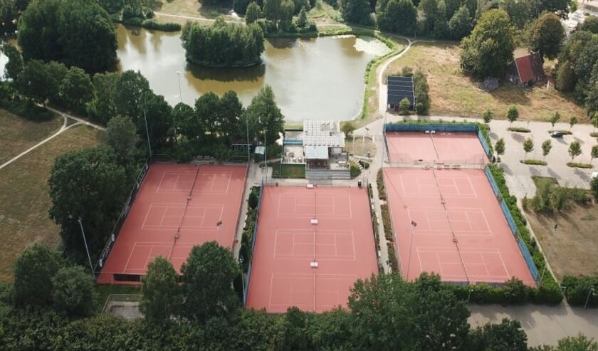 <p>Het mooie complex van de Tennis Vereniging Denekamp</p>