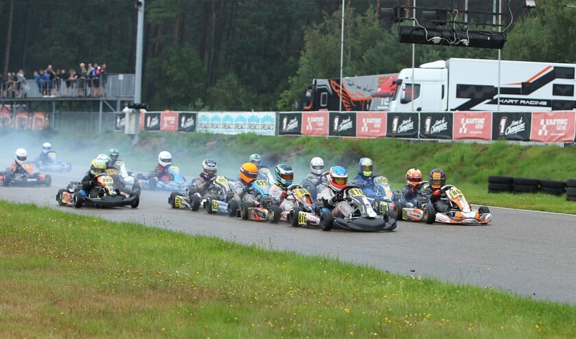 <p>Eva Dorrestijn meteen aan de kop na de start. Foto: Bas Kaligis/RaceXpress.nl </p>