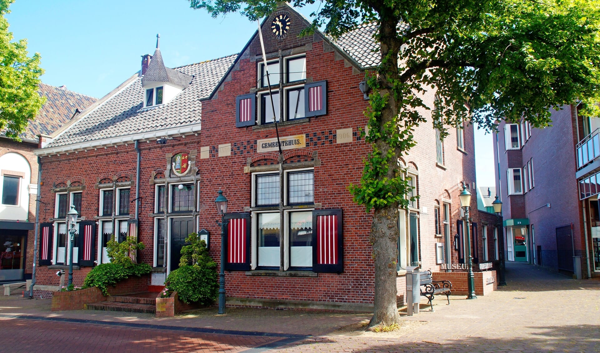 Oudheidkamer Hoolt'n aan de Dorpsstraat 25-27 in Holten verwelkomt weer bezoekers.