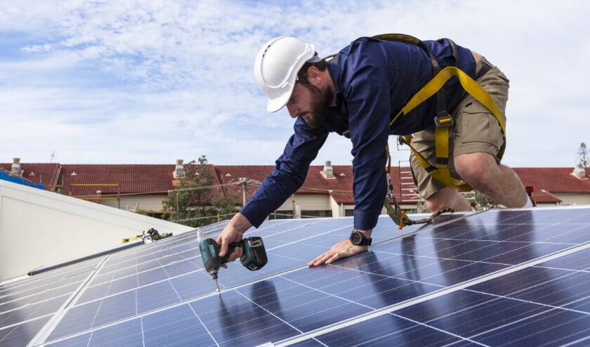 <p>Met de Provinciale subsidie kunnen asbesthoudende daken gesaneerd worden, waarna zonnepanelen teruggeplaatst worden.</p>
