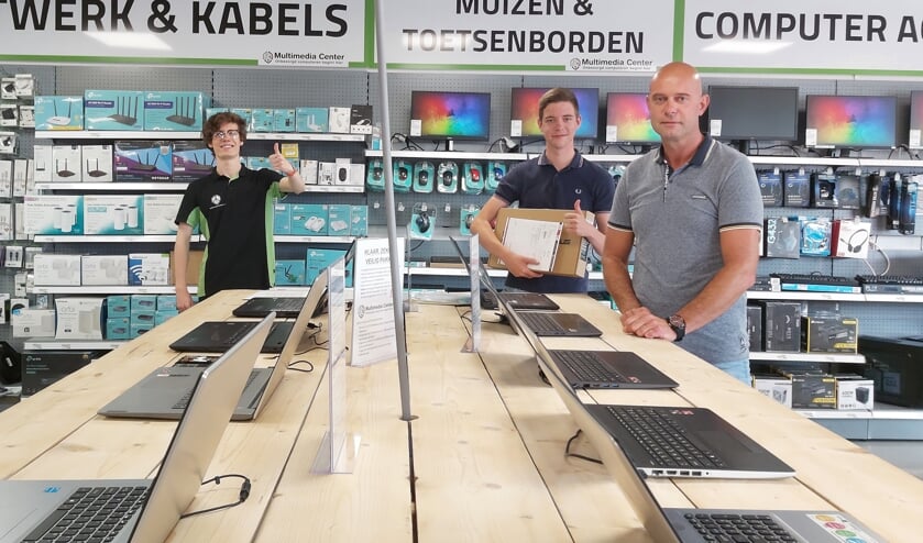 <p>Wie wil er nou geen laptop winnen van Multimedia Center?</p>