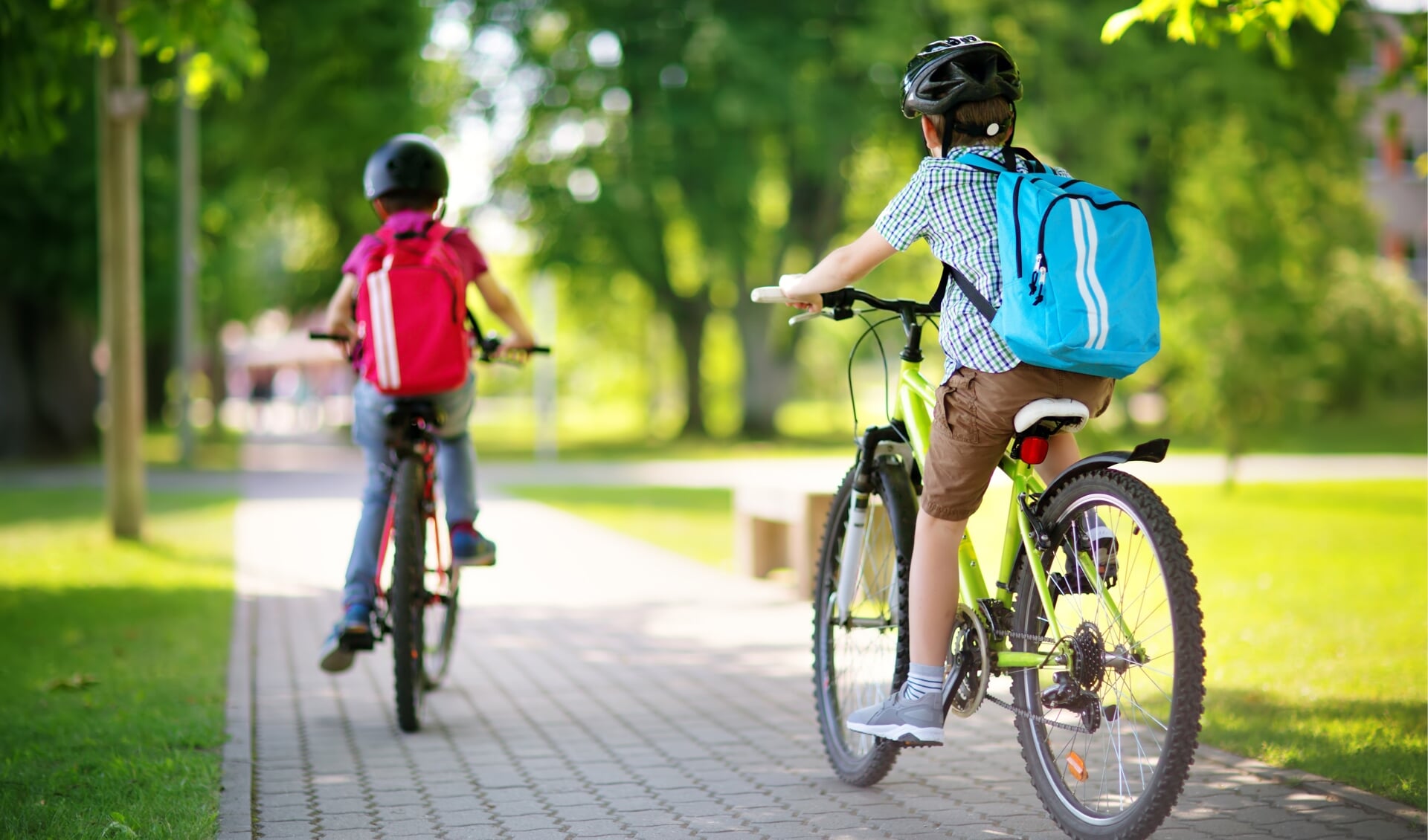 De fietsvaardigheid van kinderen staat al jaren onder druk. Volgens de ANWB onder meer doordat ouders kinderen vaker met de auto of bakfiets naar school brengen.