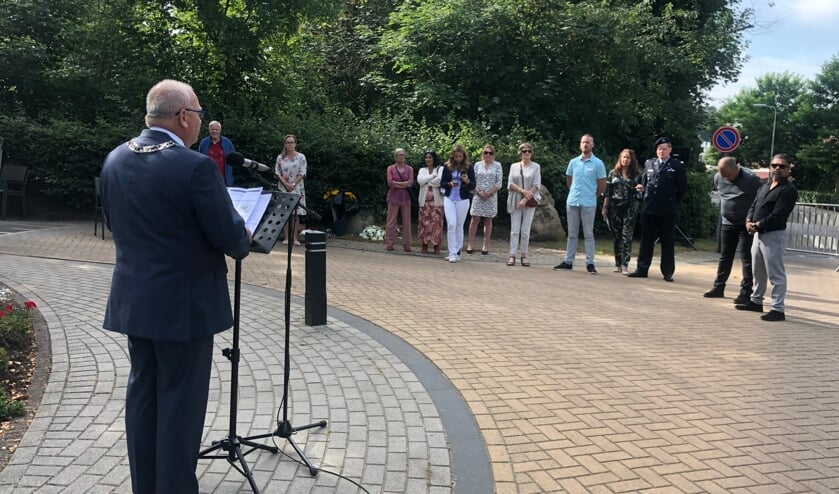 <p>Tijdens de herdenking ter nagedachtenis van alle slachtoffers van de Japanse bezettin in Nederlands Indië sprak burgemeester Hofland de aanwezigen toe. </p>