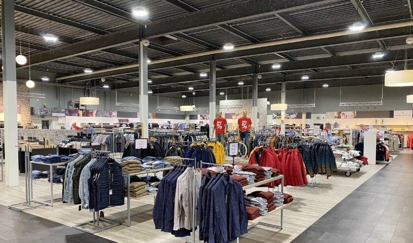 <p>Bij Bültel Outlet in Salzbergen is het heerlijk shoppen tegen zeer voordelige prijzen.</p>