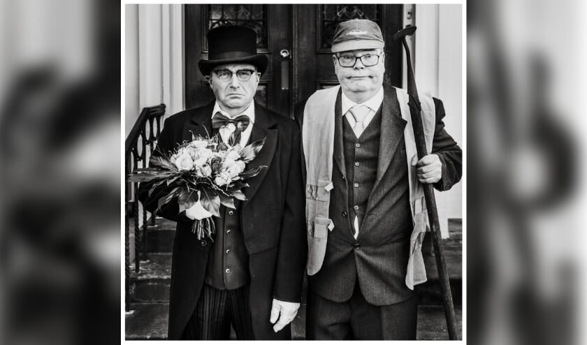 <p>Helligen Hendrik en zijn kompaan Schoffel-Getje. Zaterdag zijn zij te gast in het openluchttheater Hertme voor een gezellige voorstelling.</p>