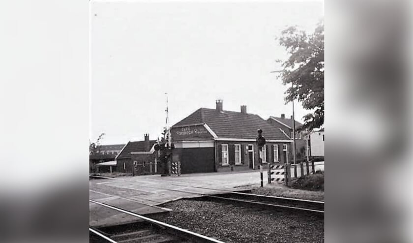 <p>Het bekende Café Spoorzicht, dat was opgestart door hun ouders en uitgebaat werd door zijn broer Anton.</p>