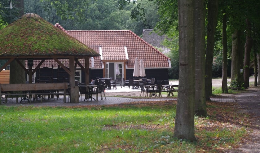 <p>Het informatiepunt van Schuilenburg past perfect in het landschap en bij de rest van de bebouwing.</p>