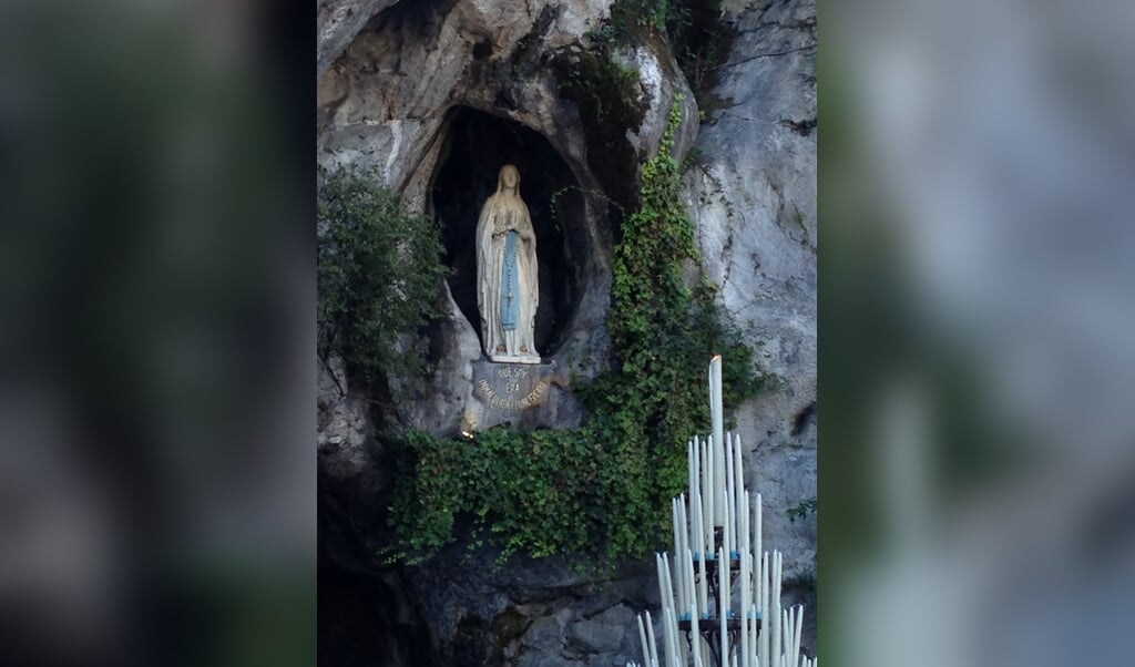 De Mariaviering van 10 oktober in de St Antonius van Paduakerk heeft als thema Maria en Lourdes.