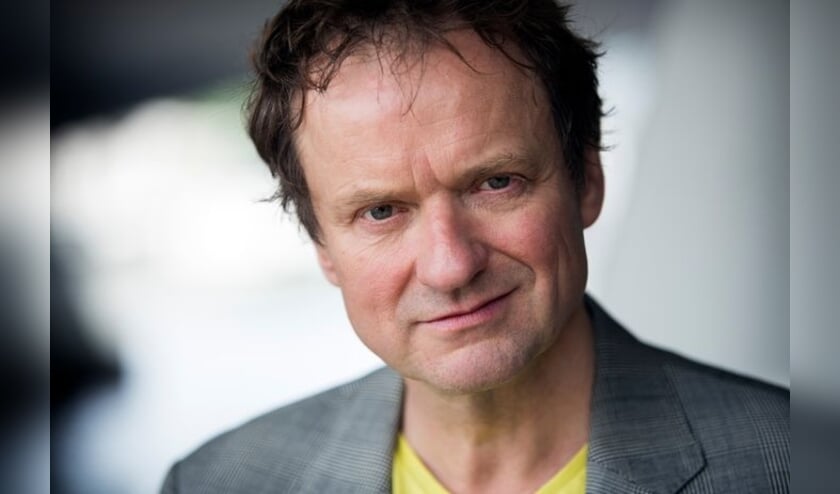 <p>Frank Westerman is de laatste gast in de zomerreeks van Hengelo Leest. Foto: Lionne Hietberg. </p>