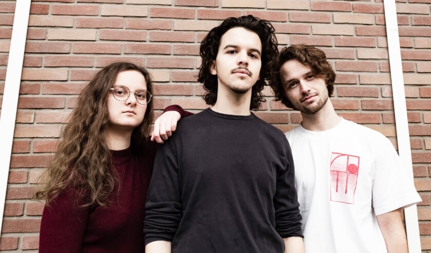 <p>De band Minor Citizen treedt tijdens Popronde Almelo op in JBstudio.</p>