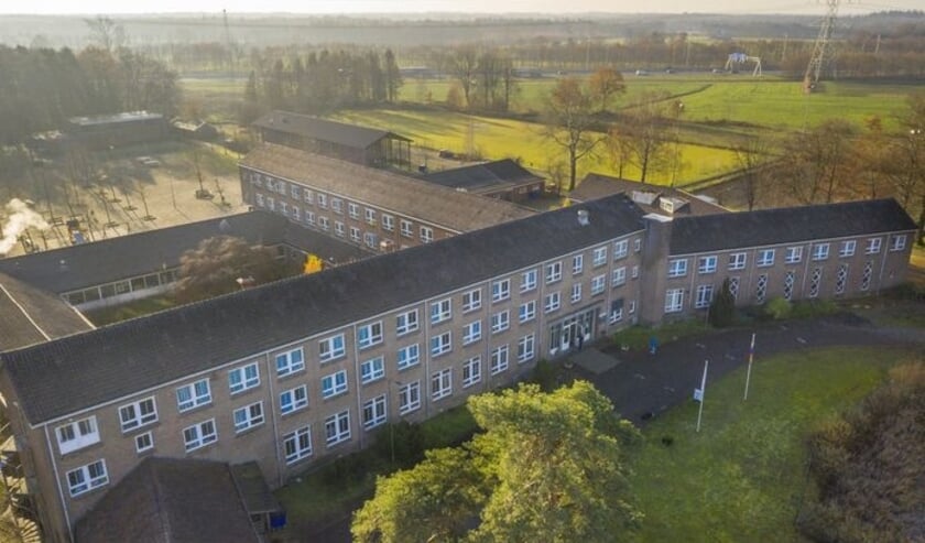 <p>Het gebouw is redelijk goed onderhouden en zou in principe snel in gebruik genomen kunnen worden</p>