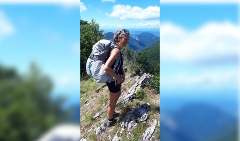 <p>Annemiek van Oosten houdt van wandelen. Zij maakte door de jaren heen al veel bijzondere tochten.</p>