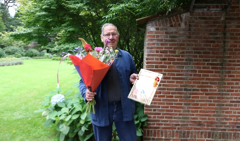 RIJSSEN - Evert Averesch werd erelid van de Imkersvereniging De Oosterhof.