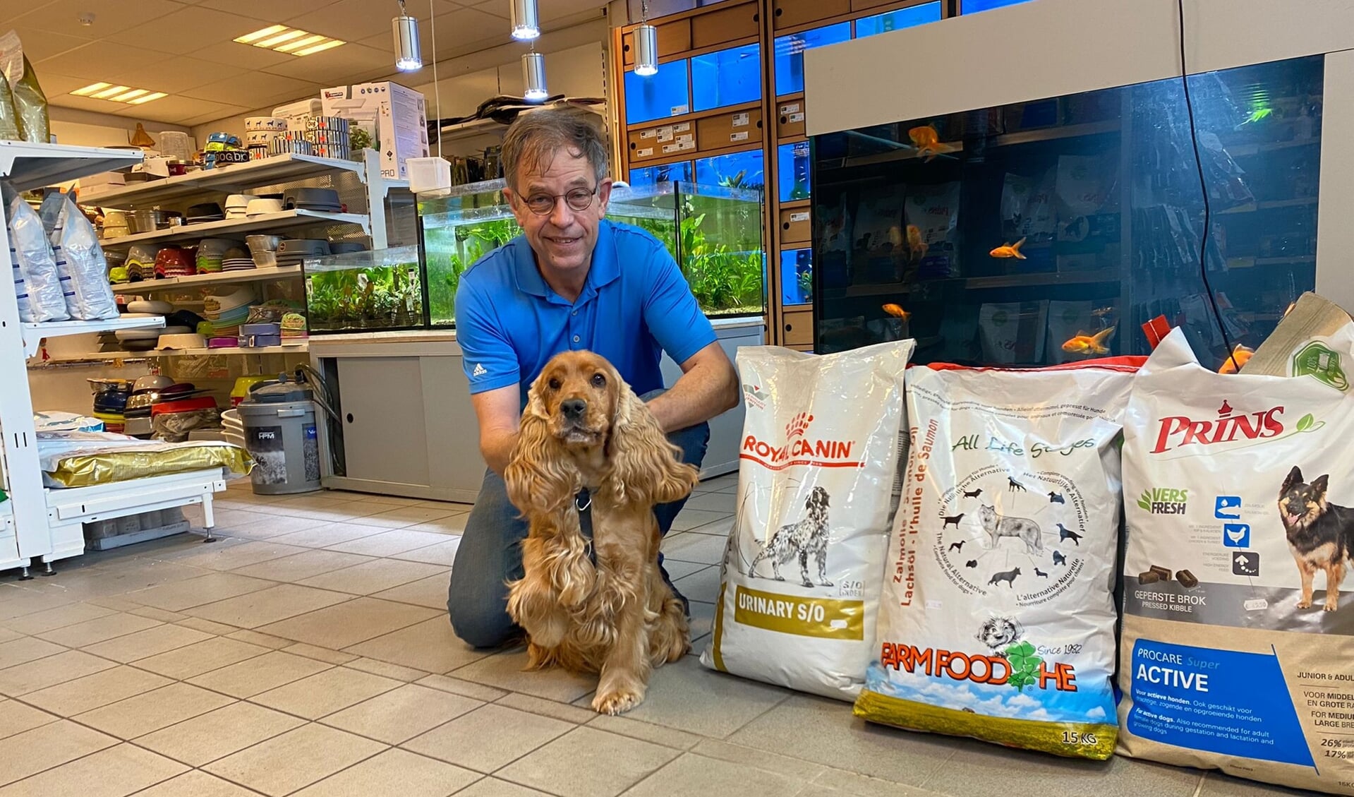 Han Letteboer in zijn dierenzaak Pets & Aqua Sop Han op winkelcentrum Deppenbroek.