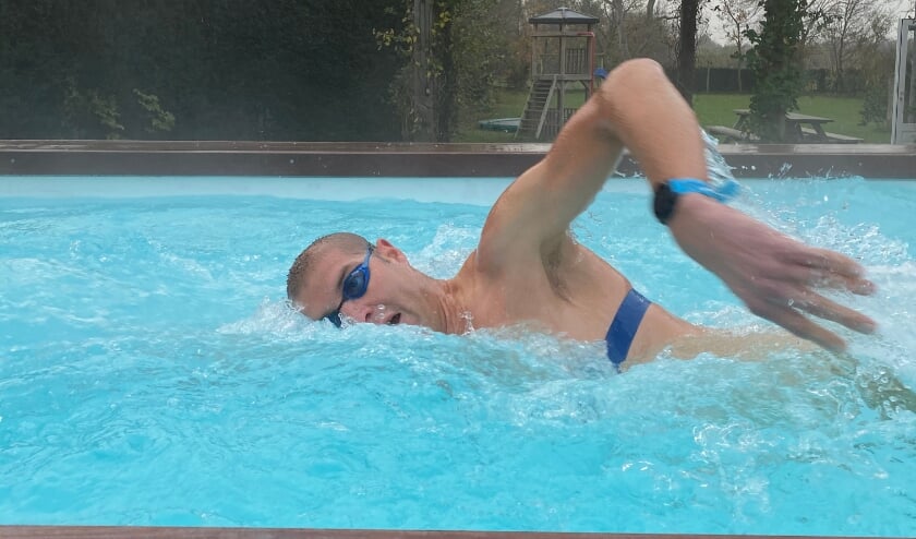 <p>Doe mee aan de 47ste editie van de Almelose Zwem4Daagse. Maarten van der Weijden komt ook langs. Foto: Daisy van der Wejden</p>