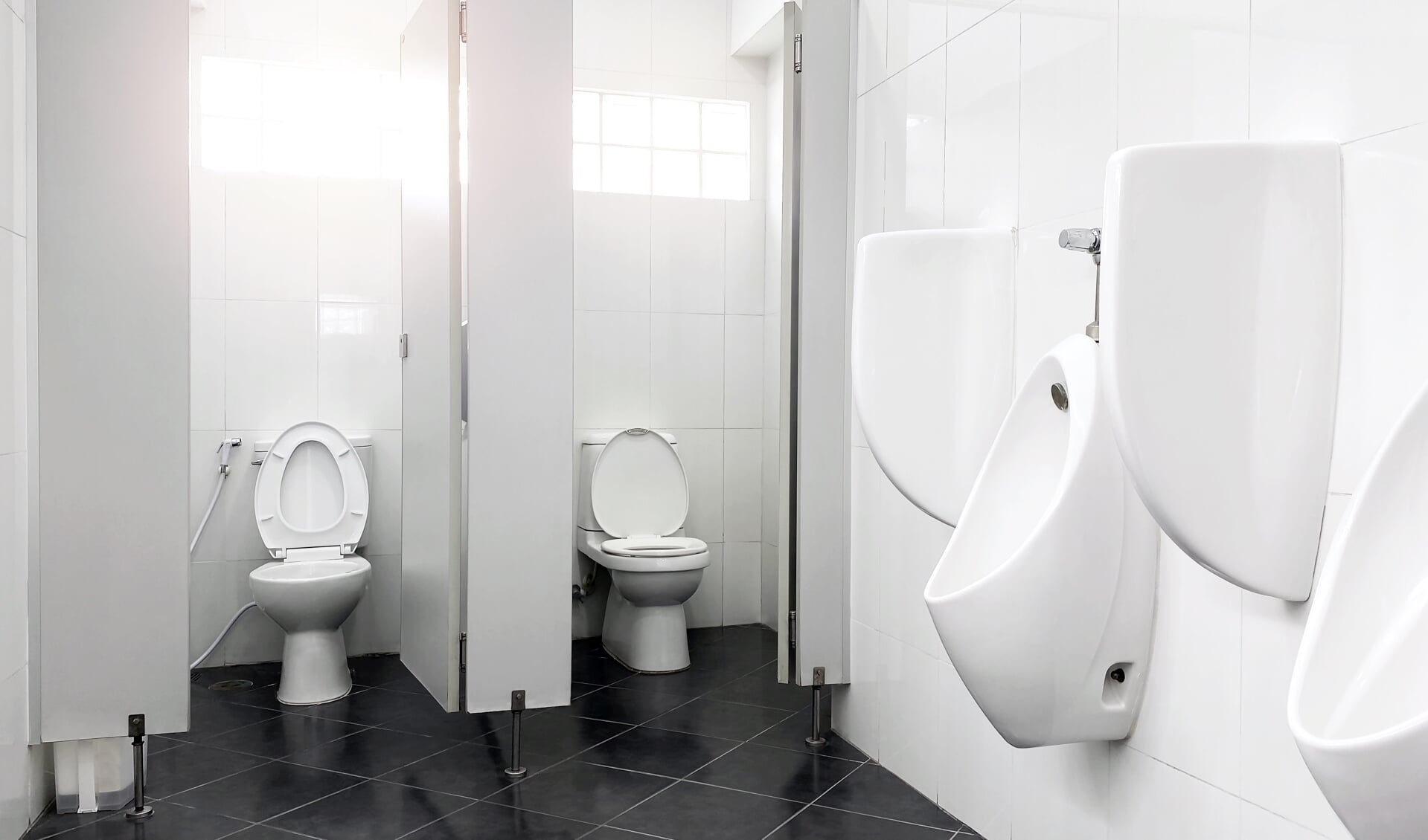 Een schoon en toegankelijk toilet is voor veel mensen geen luxe, maar een bittere noodzaak. In Losser en Oldenzaal is dit goed op orde.