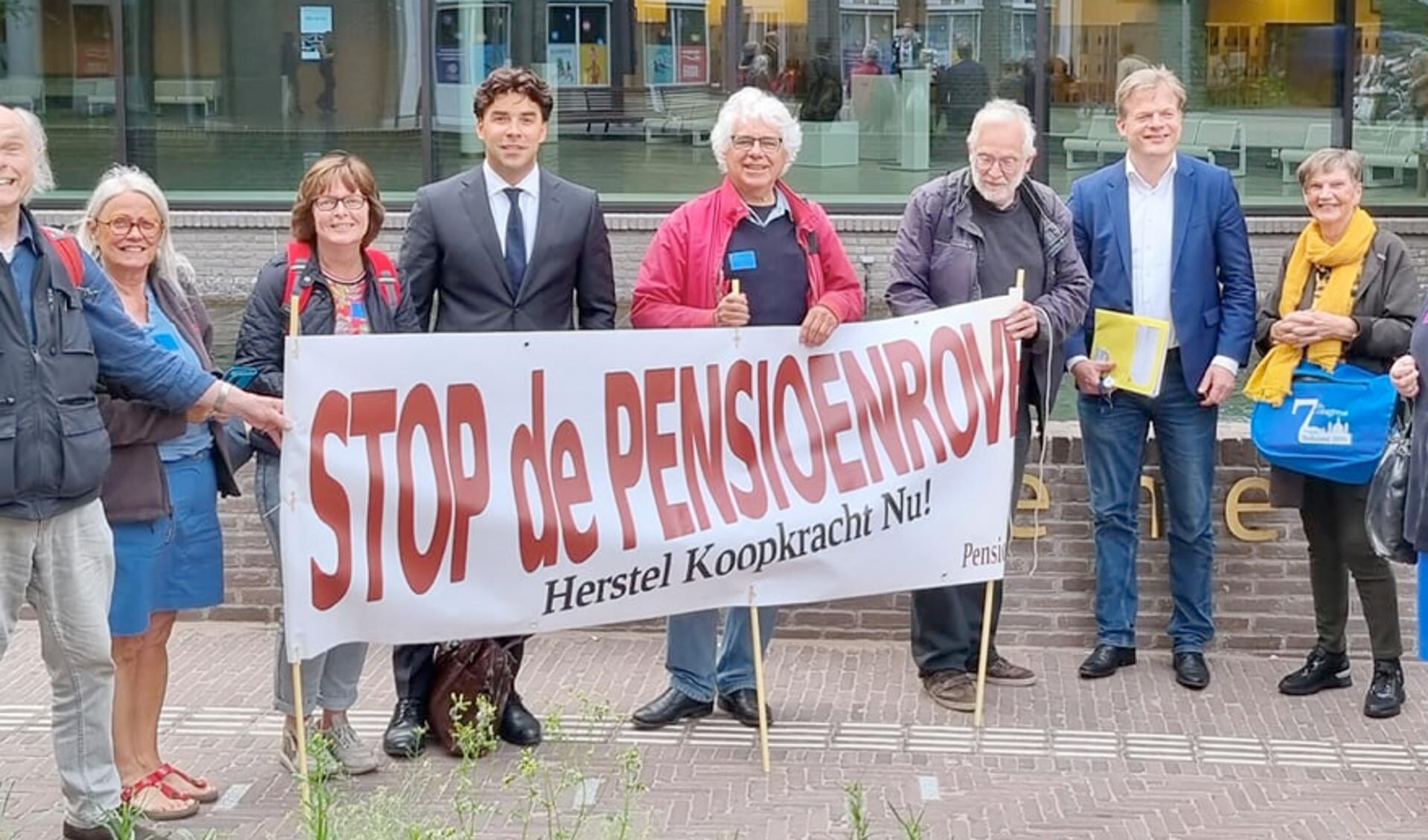 Pensioen Actie Oost met Tweede Kamerleden Leon de Jong en Pieter Omtzigt.