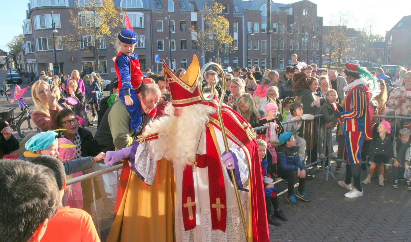 Alle kinderen kregen weer de gelegenheid om Sinterklaas te ontmoeten tijdens de gezellige intocht.