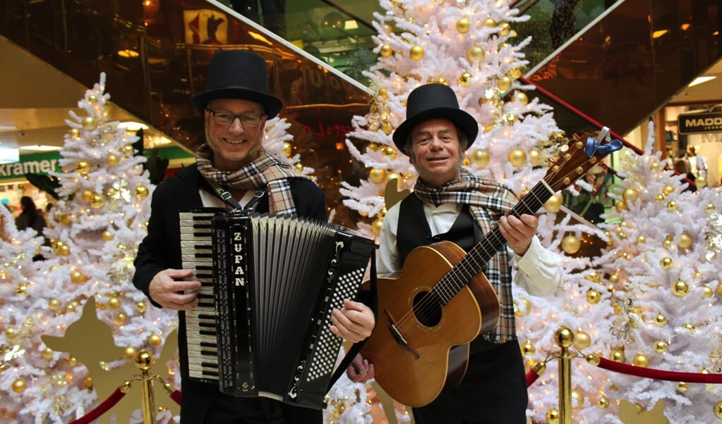 Dickens muzikanten zijn present op zaterdag 24 december op Woonboulevard Almelo.