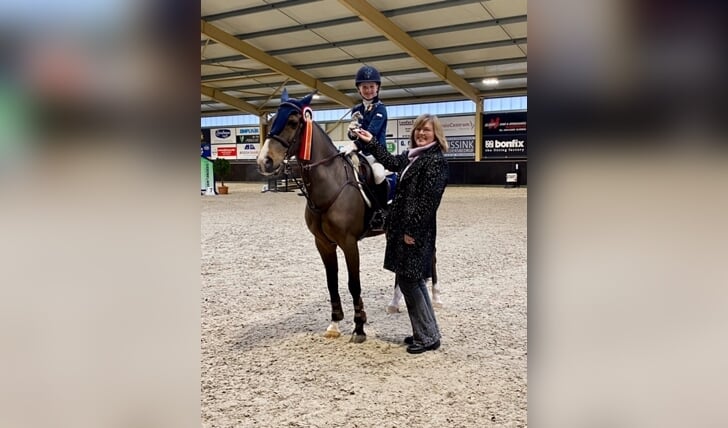 Berber Nijland werd met met haar pony Kantje`s Zorak van Berny kringkampioen springen 2022.