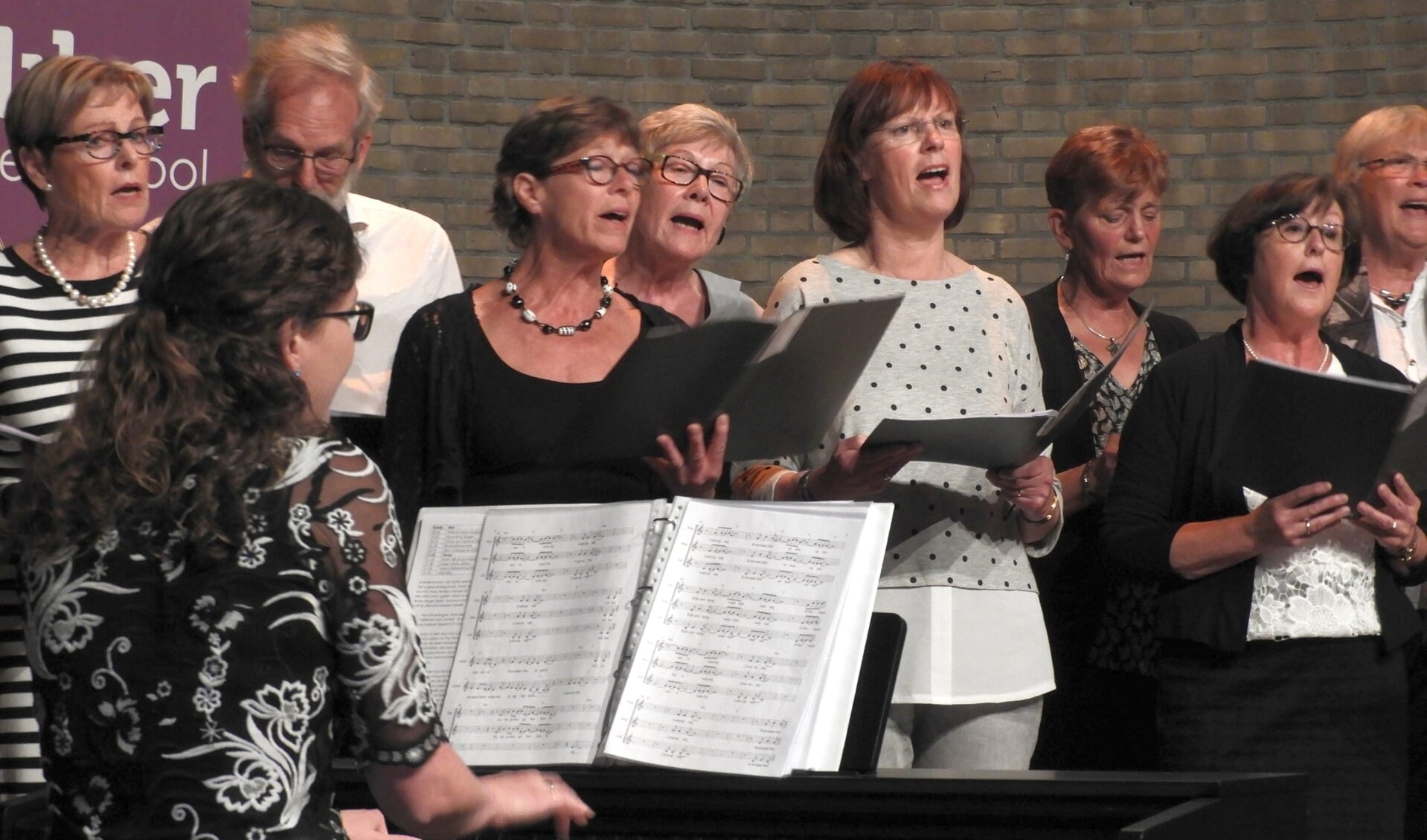 Bij Kaliber Kunstenschool zijn er vele mogelijkheden om te zingen in een koor.