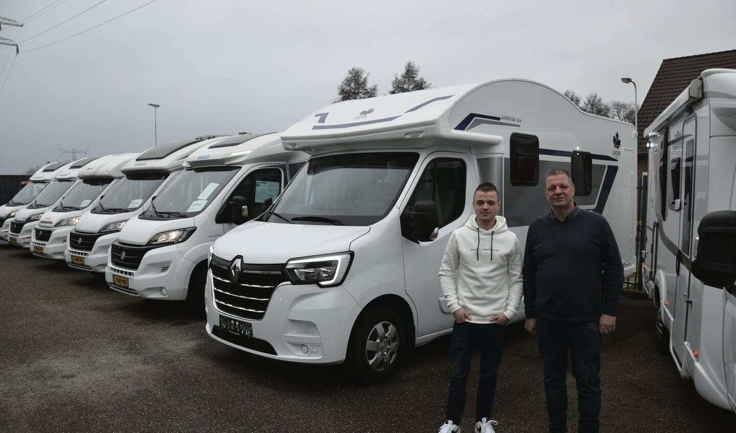 Rexim Campers specialiseert in de verkoop en verhuur van campers. Op de foto: Kevin en Rob Lentelink.