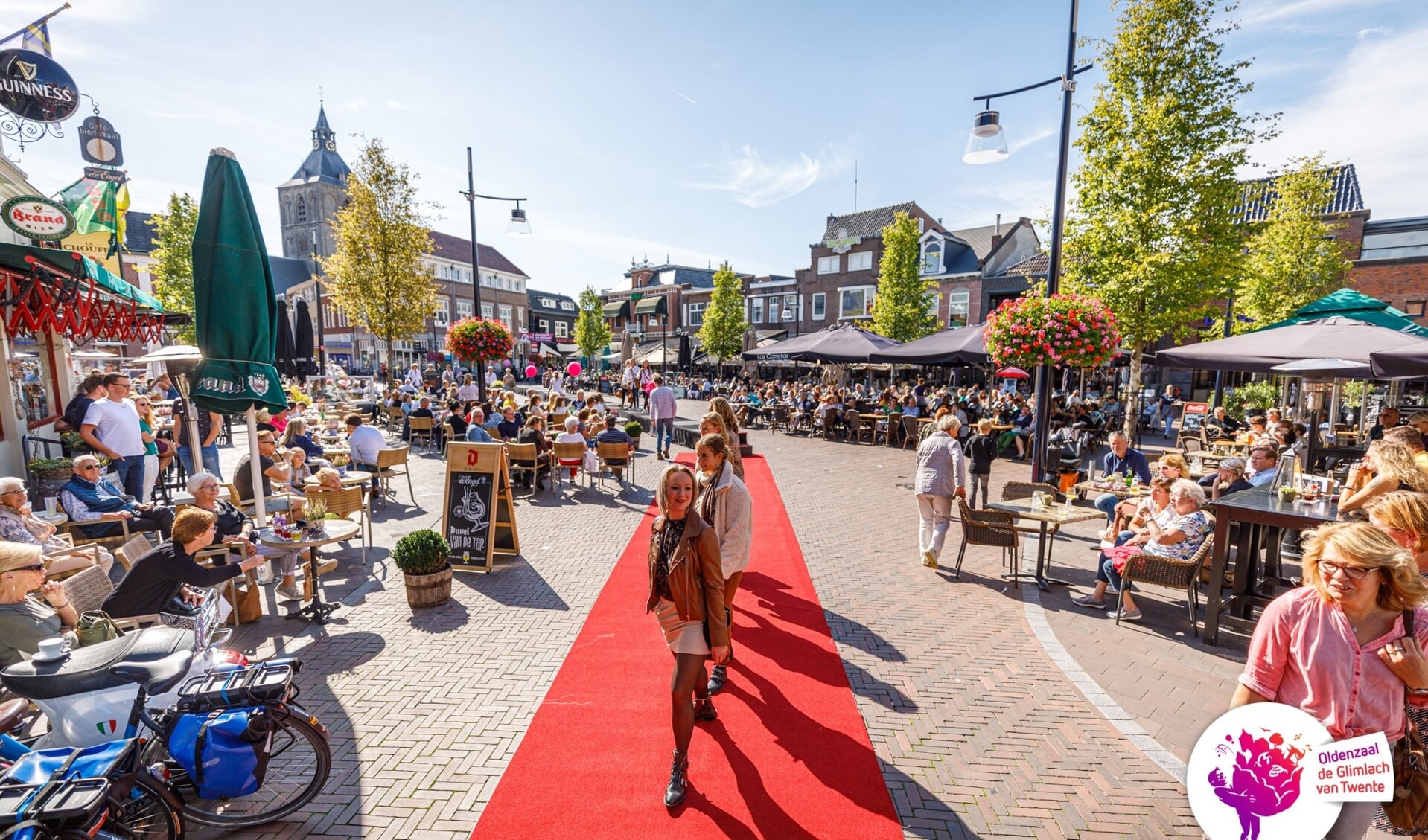 Oldenzaal kent vele leuke activiteiten; zoals hier een modeshow van lokale ondernemers in de binnenstad.
