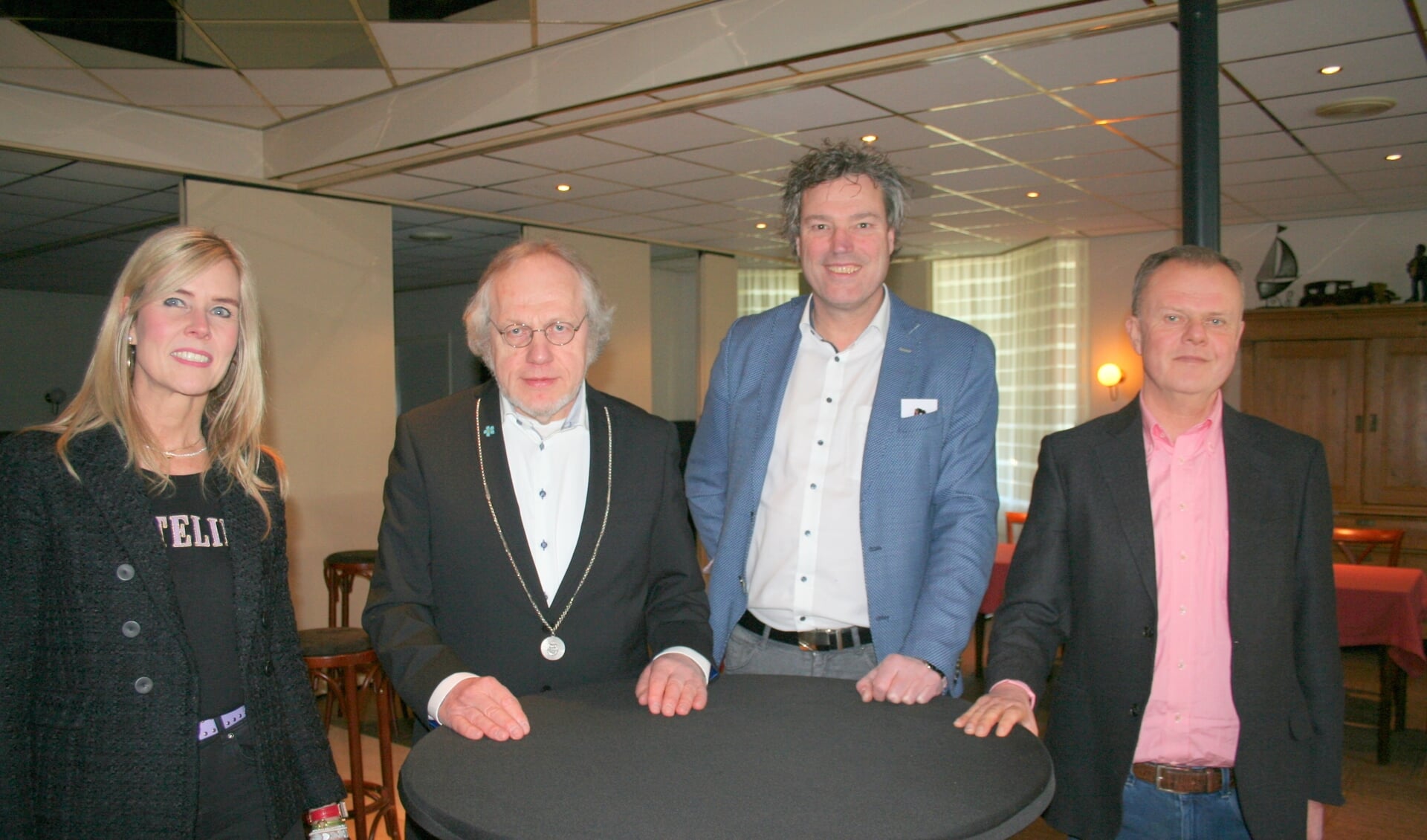 Stichtingsbestuur Nachtburgemeester Oldenzaal. Alice Hortshuis, Toon Brummelhuis, Marc Kleinhaarhuis en Frank Wuite.