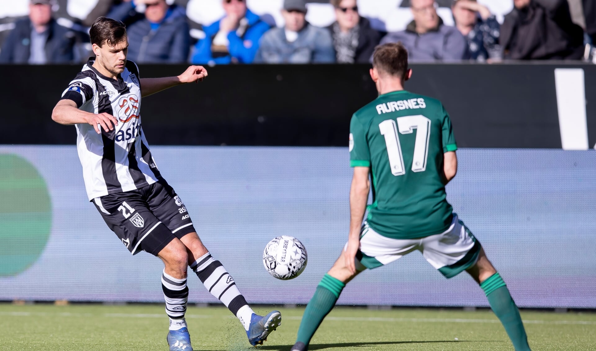 Justin Hoogma in actie in de laatste wedstrijd tegen Feyenoord. (Foto: NESimages)