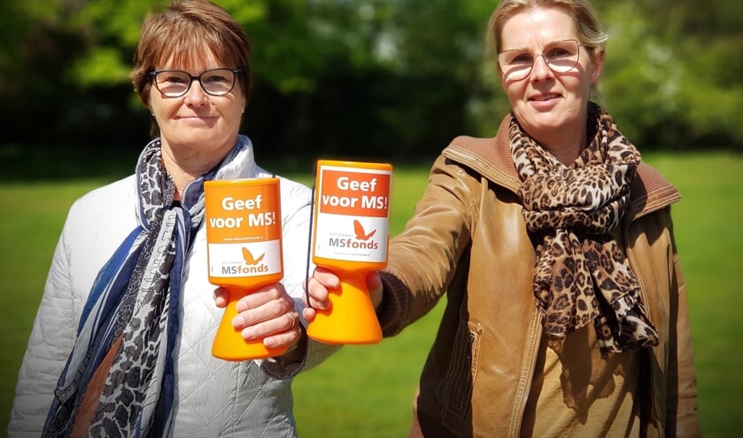 <p>Wilma Mensink (links) en Inez Gigharts, die zich al jaren belangeloos inzetten voor het MS-Fonds. Doneert u ook? (Foto: Linda Meijer)</p>  
