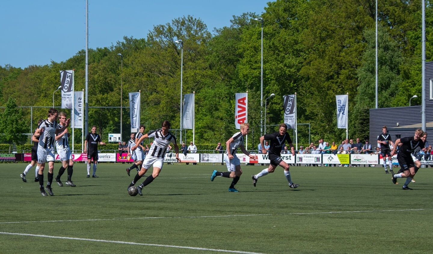 De Denekampers hadden weinig in te brengen tegen de duidelijke overmacht van NEO deze week. (Foto: Jaap Engelsman)