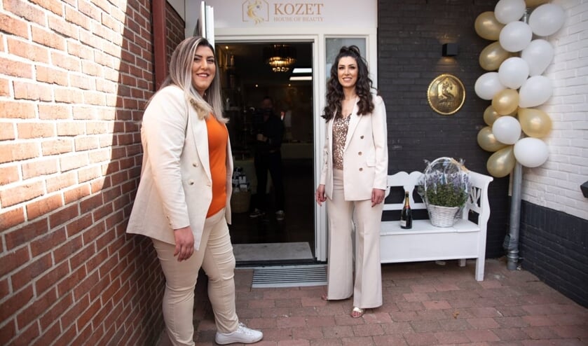 <p>Carla en Kozet Kourie voor Kozet House of Beauty.</p>