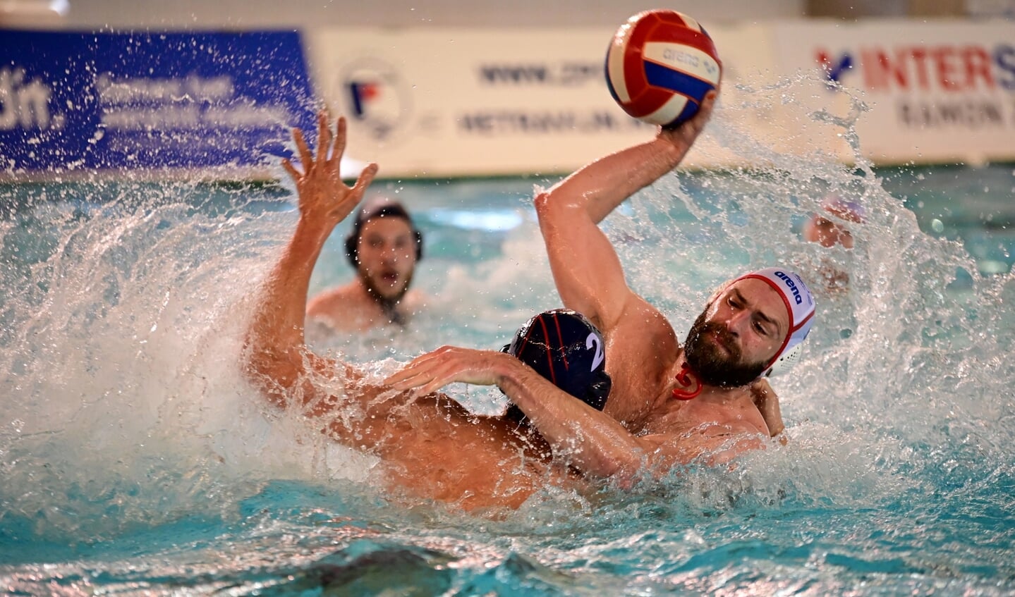 Bas ter Brake in een zwaar duel. (foto: Wim Beunk)
