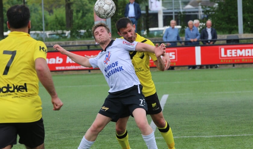 Kelvin Slomp verving Freek Grondman, die het veld geblesseerd moest verlaten (foto: Henk Steen).