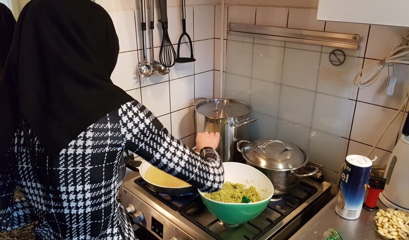 Thuis koken met ingrediënten die je krijgt. Een uitdaging die hopelijk veel inspiratie, lekkere maaltijden en gezellige avonden oplevert.