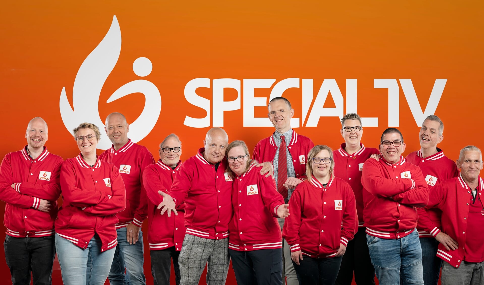 Het team van Special Tv bij elkaar. Vijfde van links Willie Oosterhuis.
