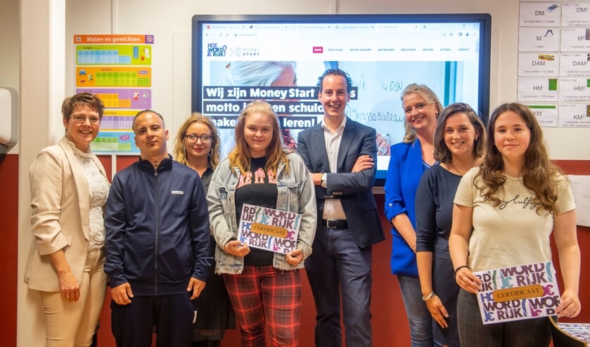 Wethouder Arjen Maathuis op het Erasmus. (Foto: Lenneke Lingmont)