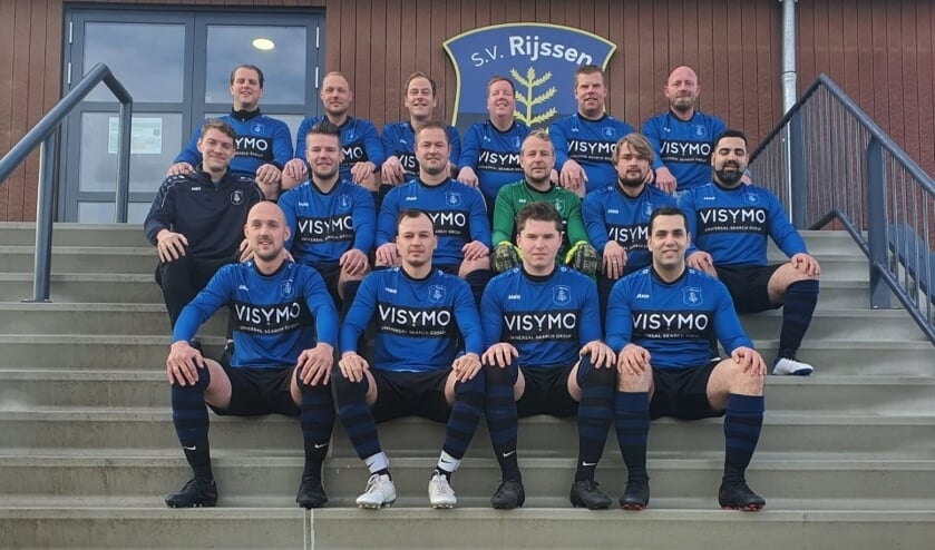 <p>De kampioenen van s.v. Rijssen zondag2.</p>