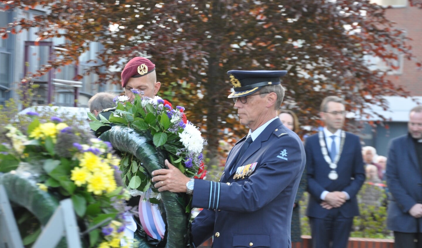 De plechtigheden werden afgesloten met diverse kransleggingen door o.a. de gemeenteraad, het Voormalig Verzet etc.