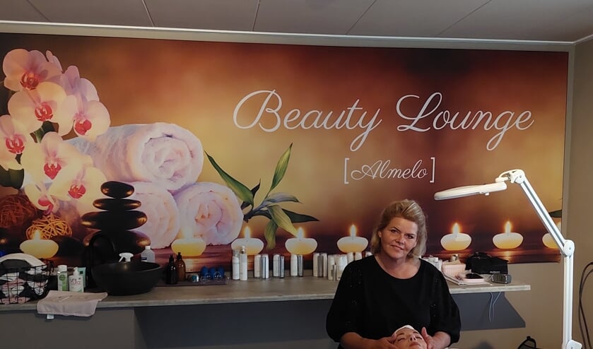 Geesje Rast in haar salonBeauty Lounge Almelo.