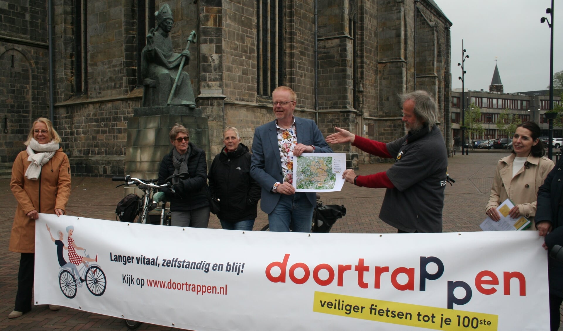 Onlangs werd de Doortraproute van Oldenzaal feestelijk in gebruik genomen. Ook de 'Boeskoolstad' wil graag zijn senioren fit en vitaal houden door fietsen te stimuleren.