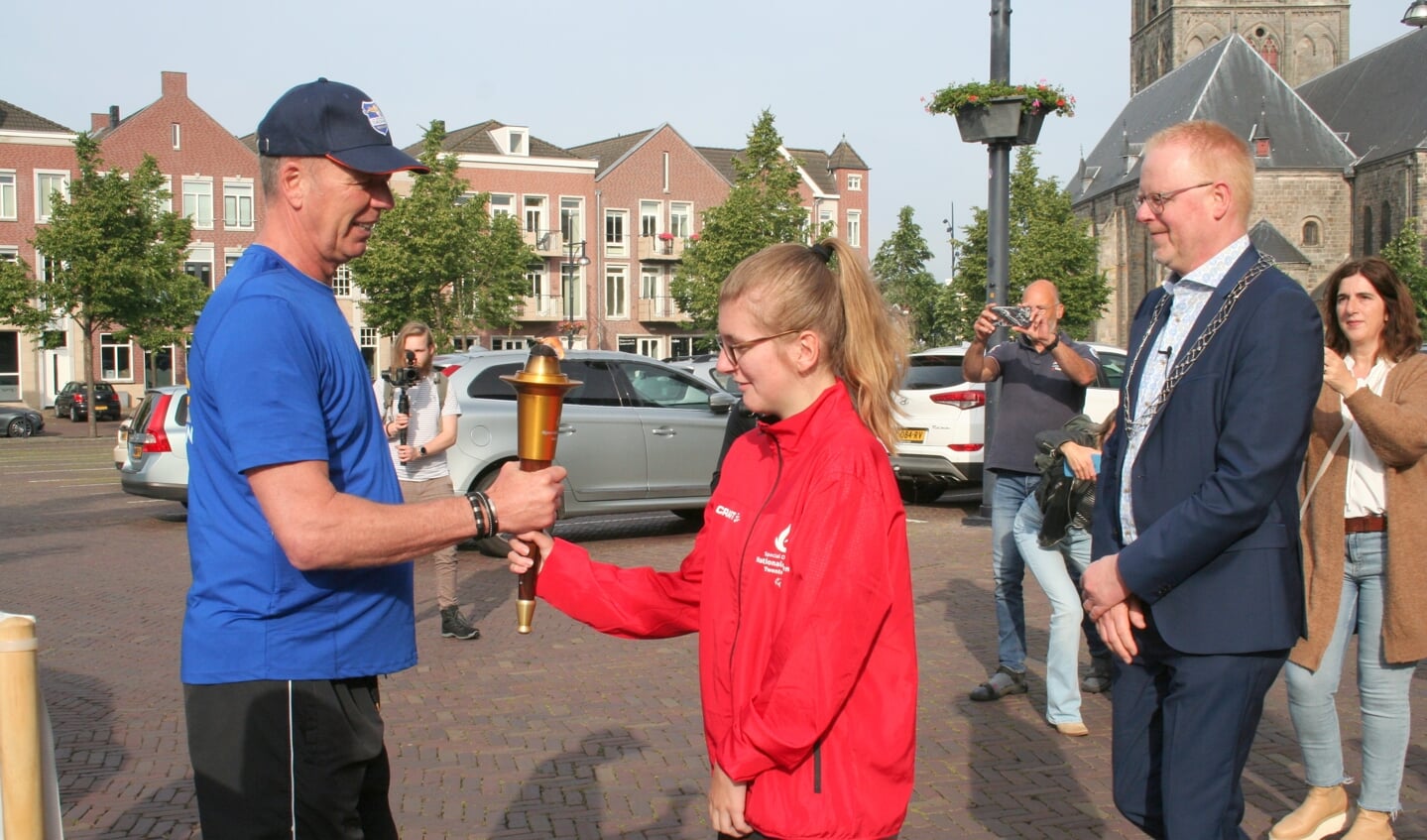 Sien Boerkamp geeft het vuur door aan vele sporters in Twente.