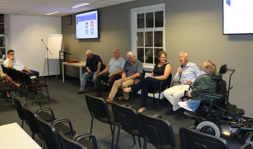 V.l.n.r.: Bert Tijhof, Ard Schuitert, Nico Schippers, Herman Beldman, Petra van de Aast, Gerrit Beunk en Rick Brink.