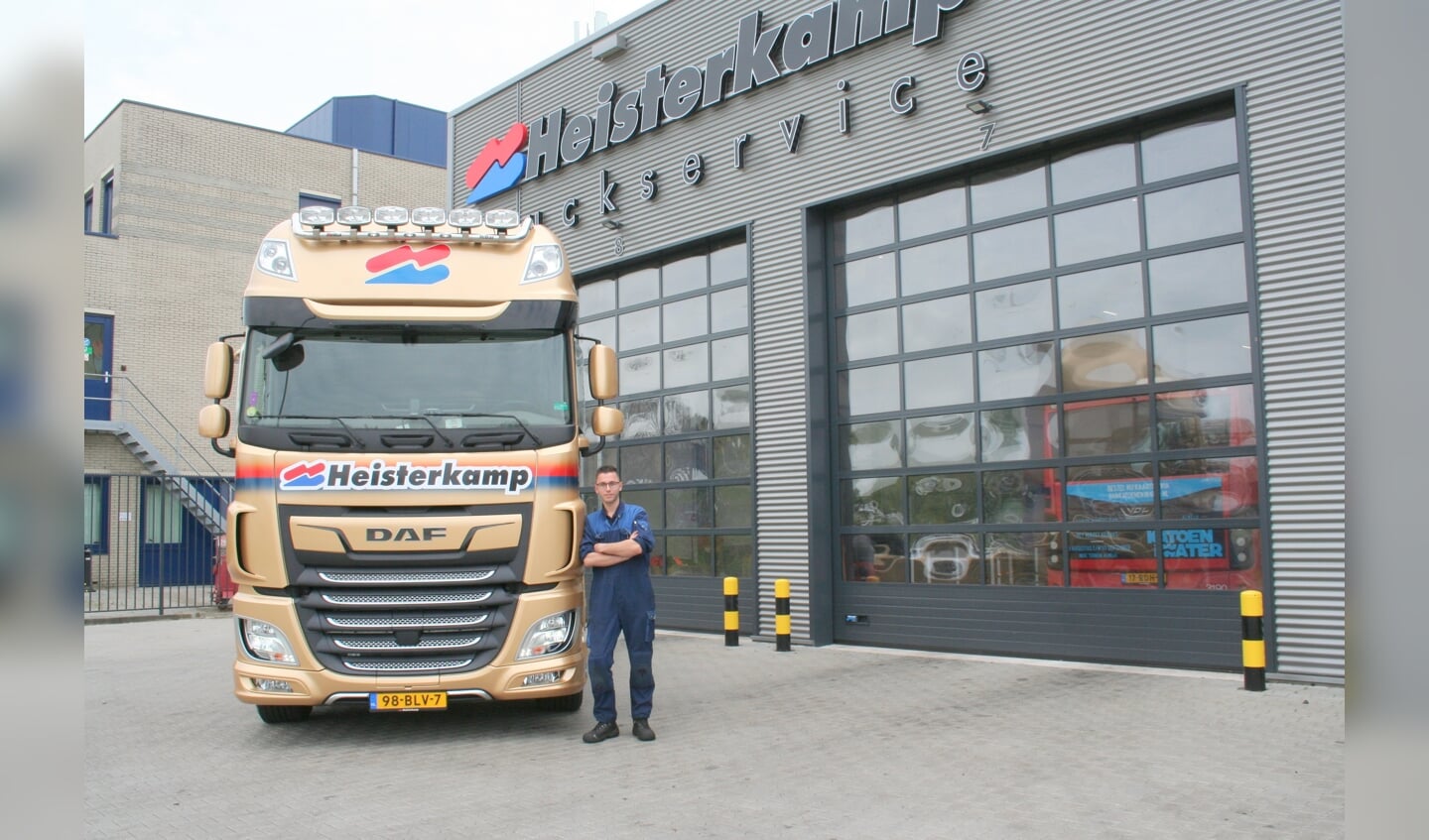 Chiel toont vol trots de Gouden truck van Heisterkamp.
