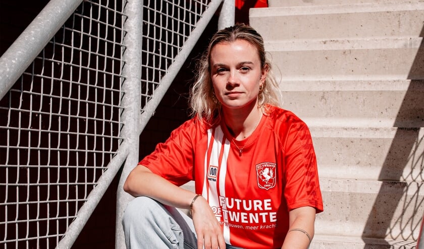 Maud Roetgerink trekt de voetbalschoenen weer aan.