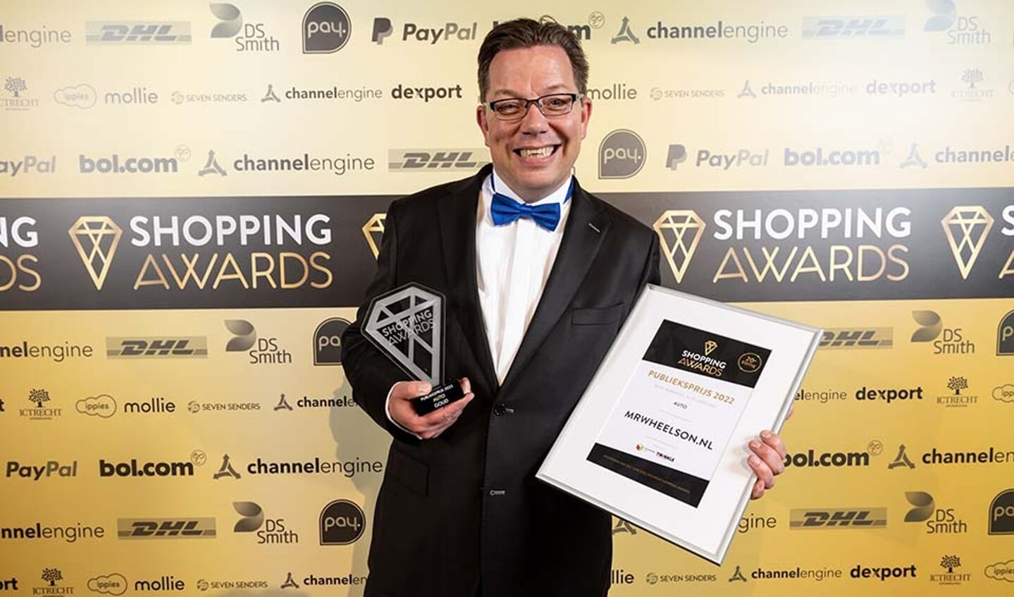 Bas Oude Luttikhuis is terecht trots: hij mocht de felbegeerde Shopping Award in ontvangst nemen in de categorie Auto. Een mooie bekroning voor dit innovatieve autoimport concept.
