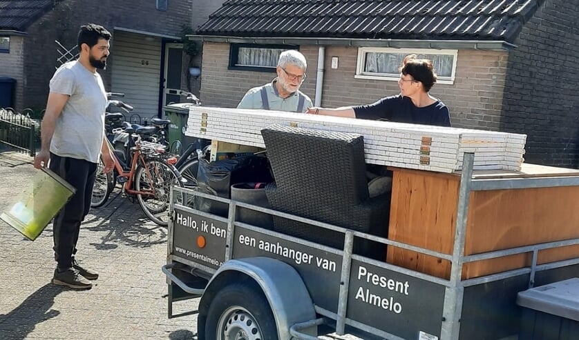 <p>De Plus supermarkt steunt Present Almelo.</p>