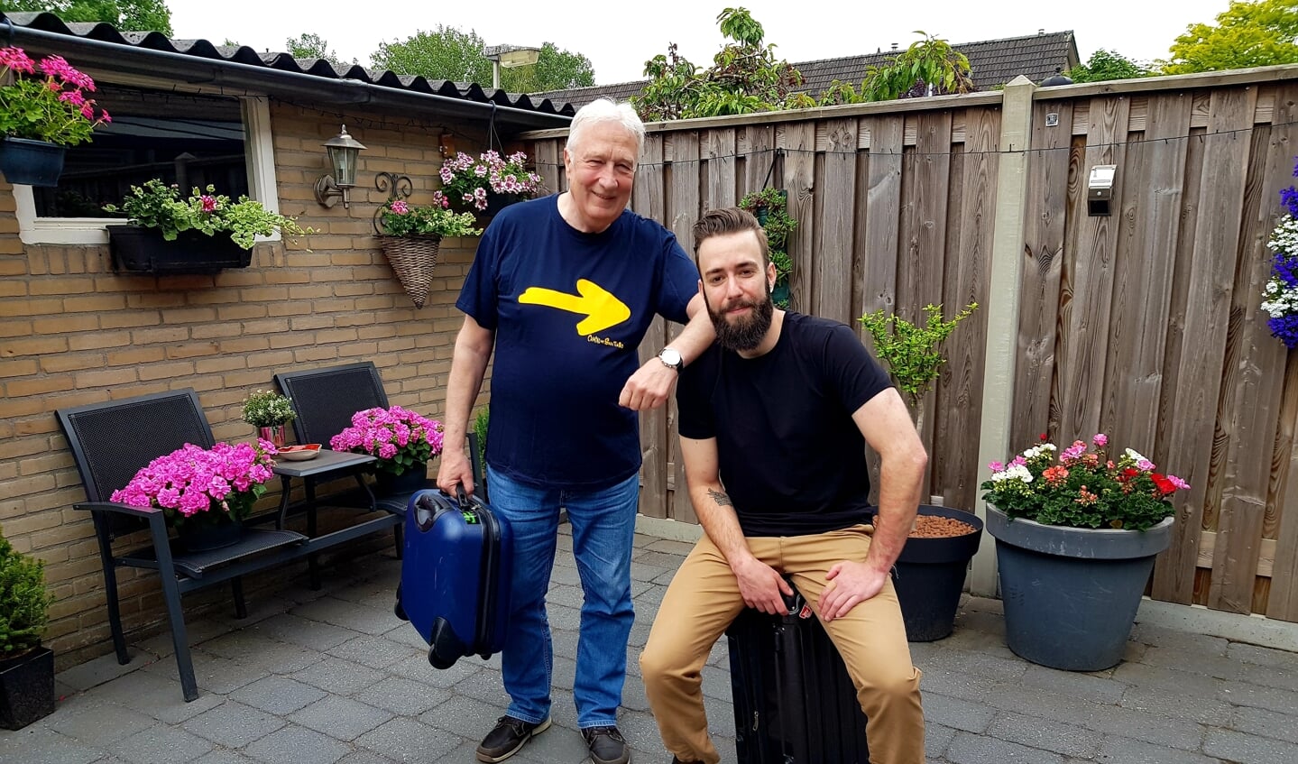 Met zoon Alex (rechts) is Jos Klaczynski afgelopen april naar het land van zijn vader gereisd, Polen. (Foto: Linda Meijer)