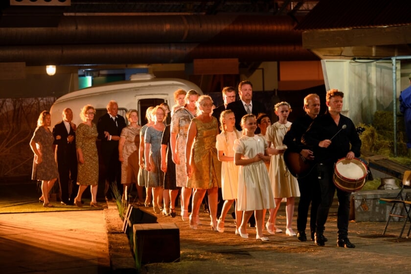 Een geweldige cast, een bijzonder decor en een fantastische sfeer staan garant voor een mooie avond uit. (Foto: Roy Beusker & Annemieke van der Togt)